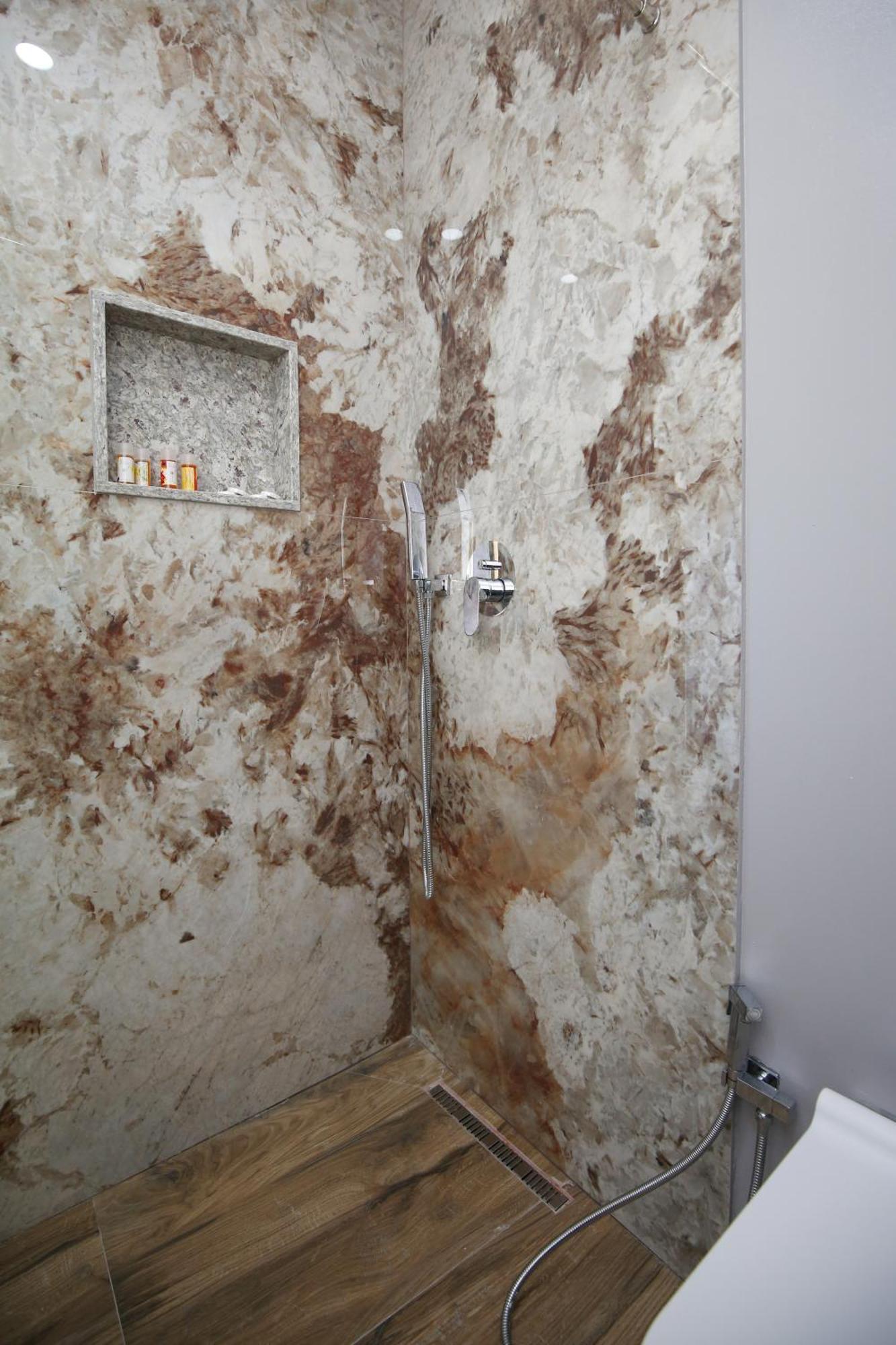 Queen Apartmets Vlorë Стая снимка