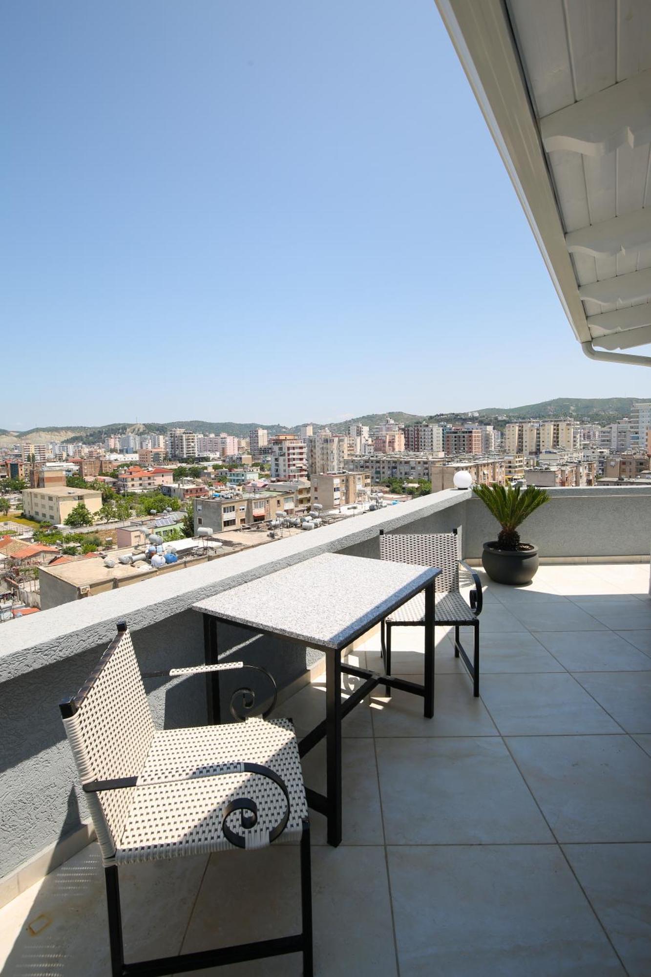 Queen Apartmets Vlorë Стая снимка