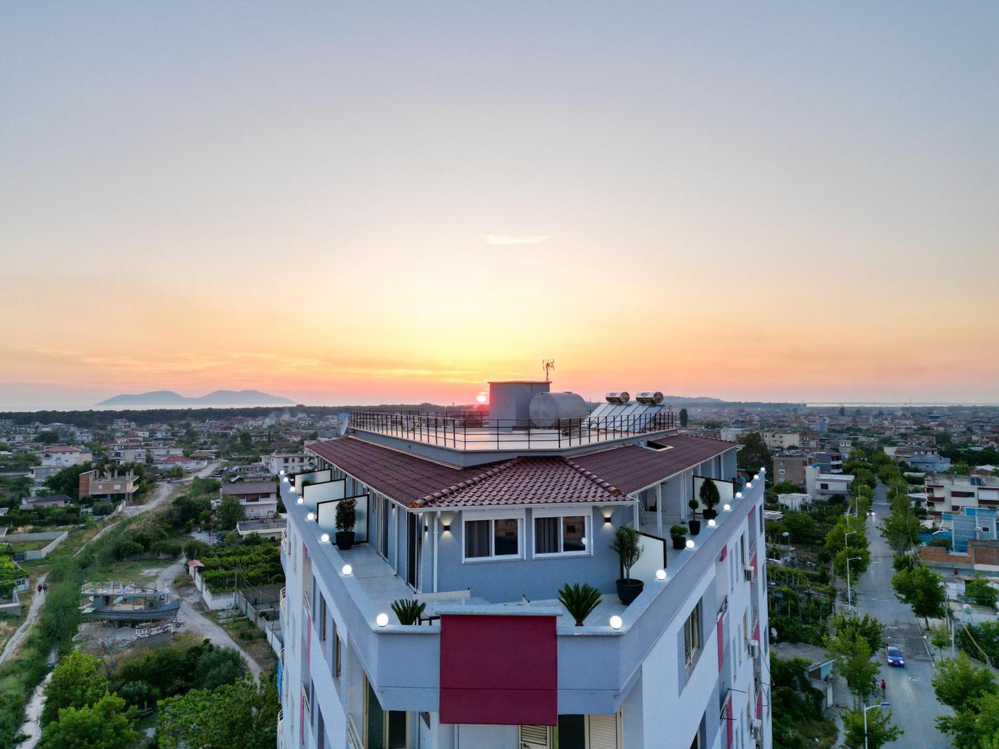 Queen Apartmets Vlorë Стая снимка