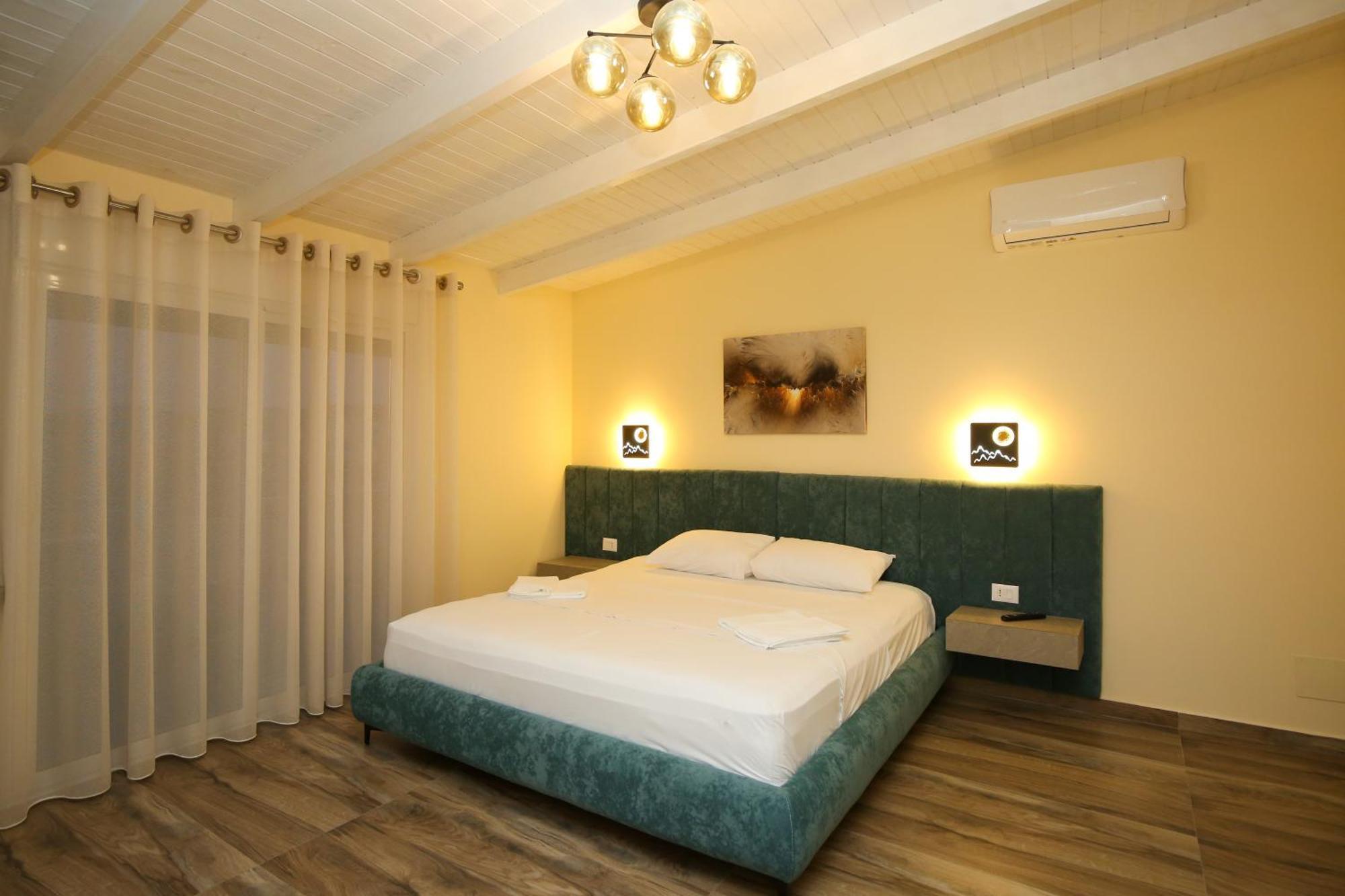 Queen Apartmets Vlorë Стая снимка