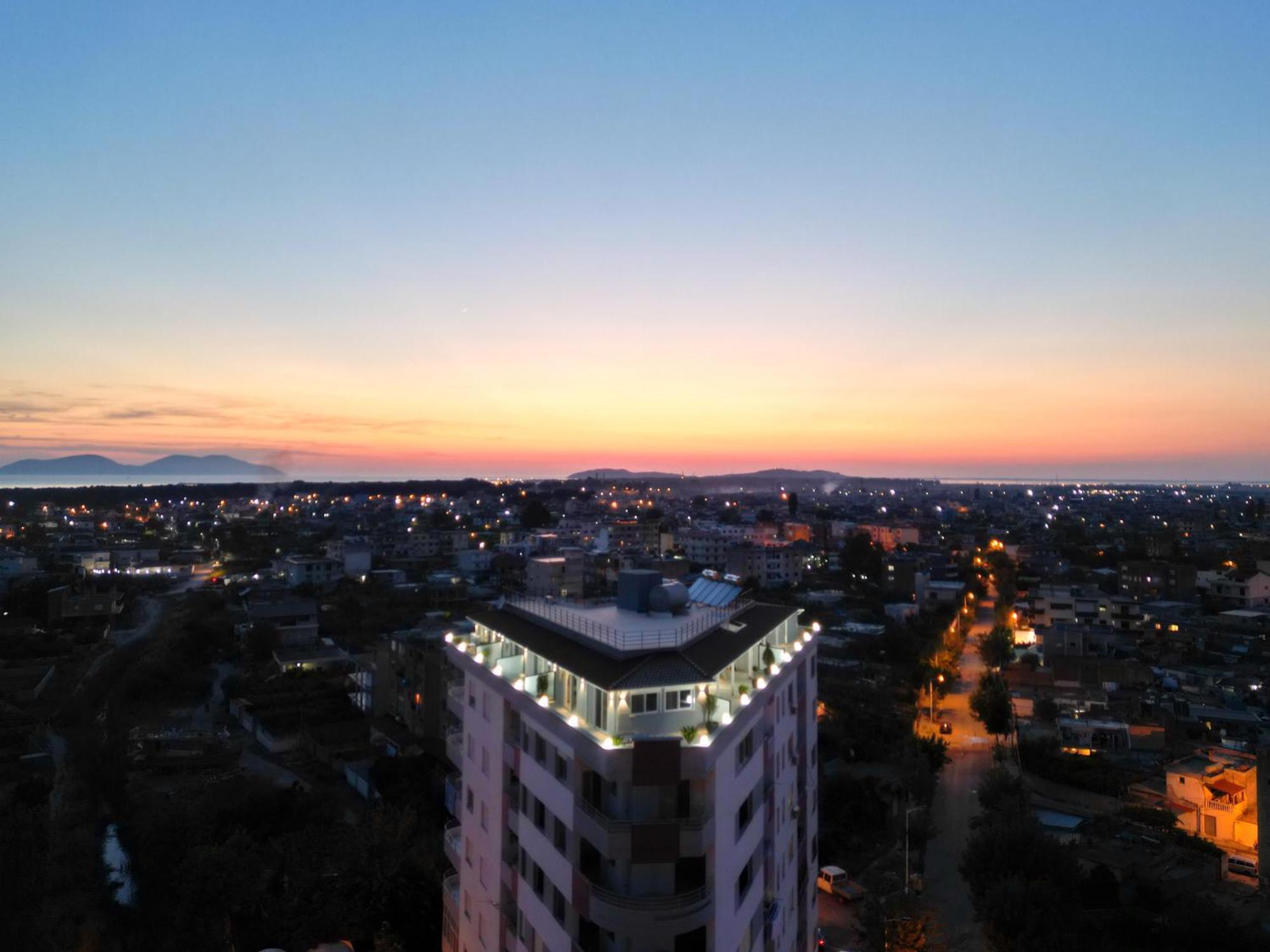 Queen Apartmets Vlorë Стая снимка
