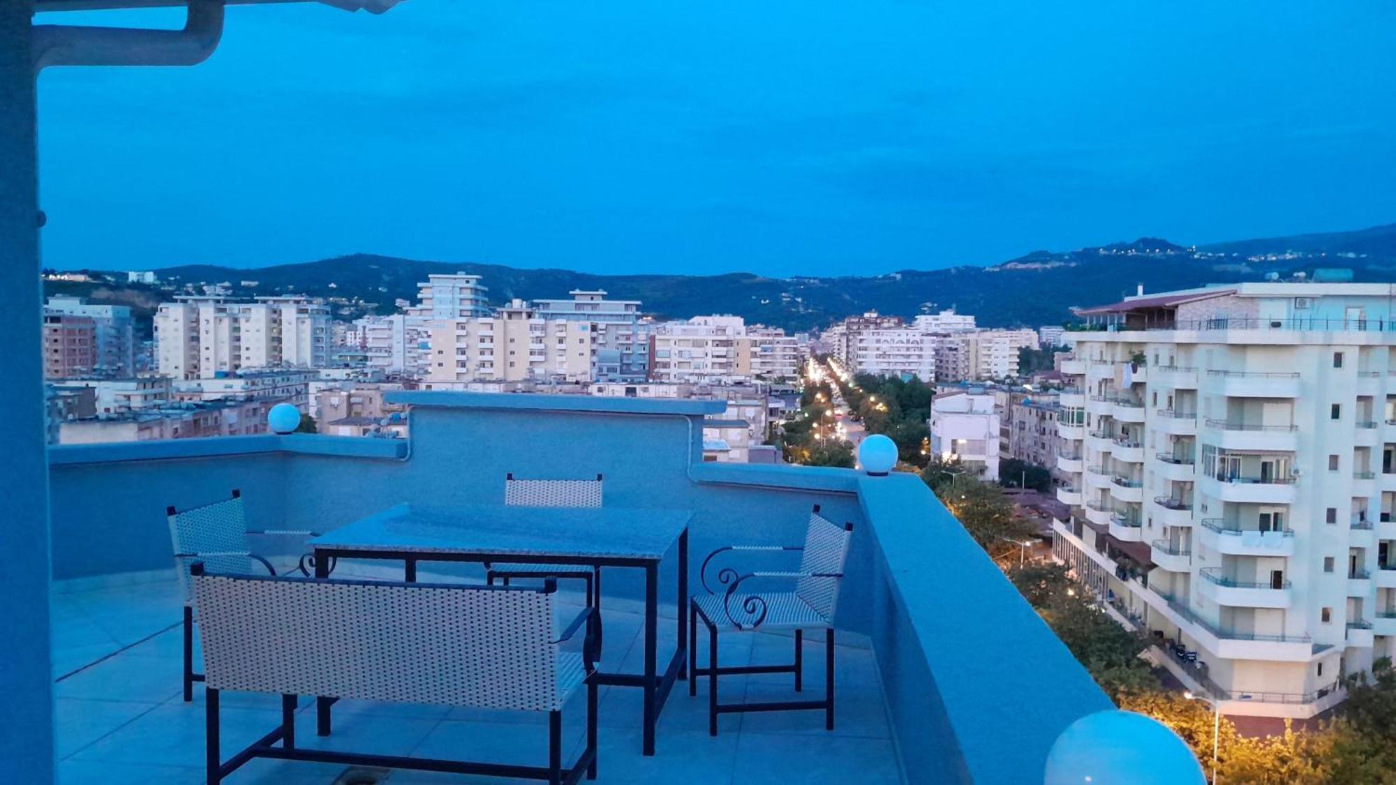 Queen Apartmets Vlorë Стая снимка